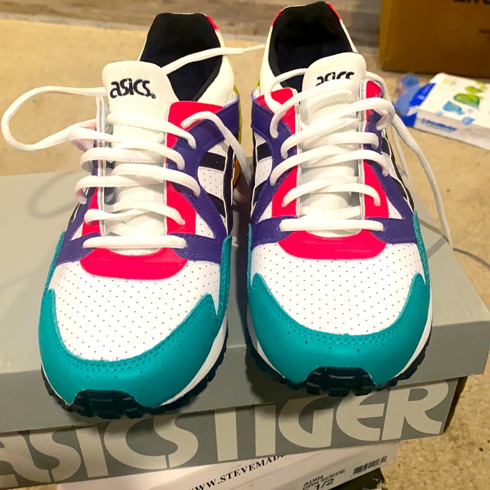 Women’s ASICS Tiger sneakers size 9.5